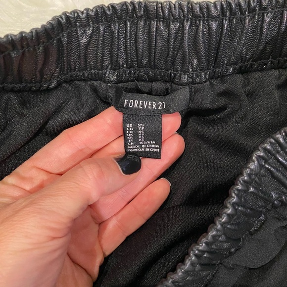 Forever 21 leather trim silky shorts XS black - Picture 2 of 3